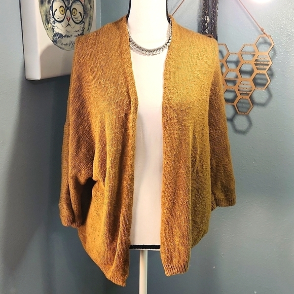 Old Navy Oversized 3/4 Sleeve Cardigan - Picture 3 of 3